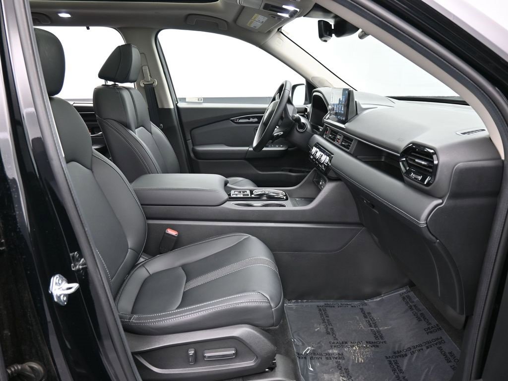 Certified 2025 Honda Pilot Touring image 42