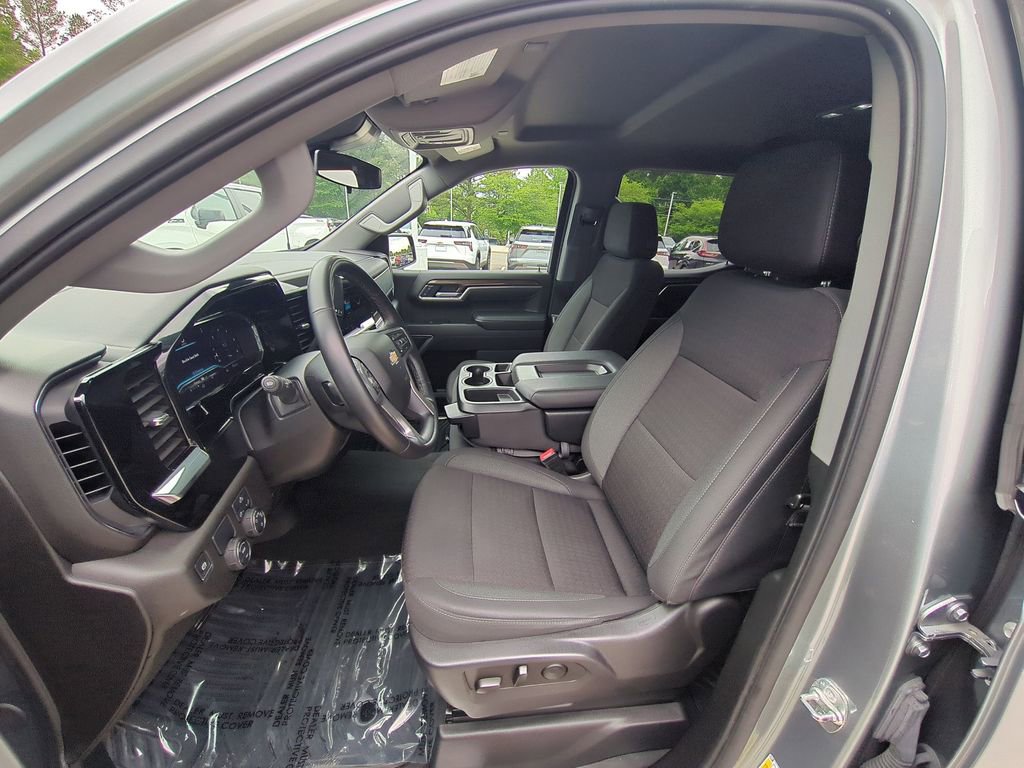 Used 2025 Chevrolet Silverado 1500 LT RWD image 16
