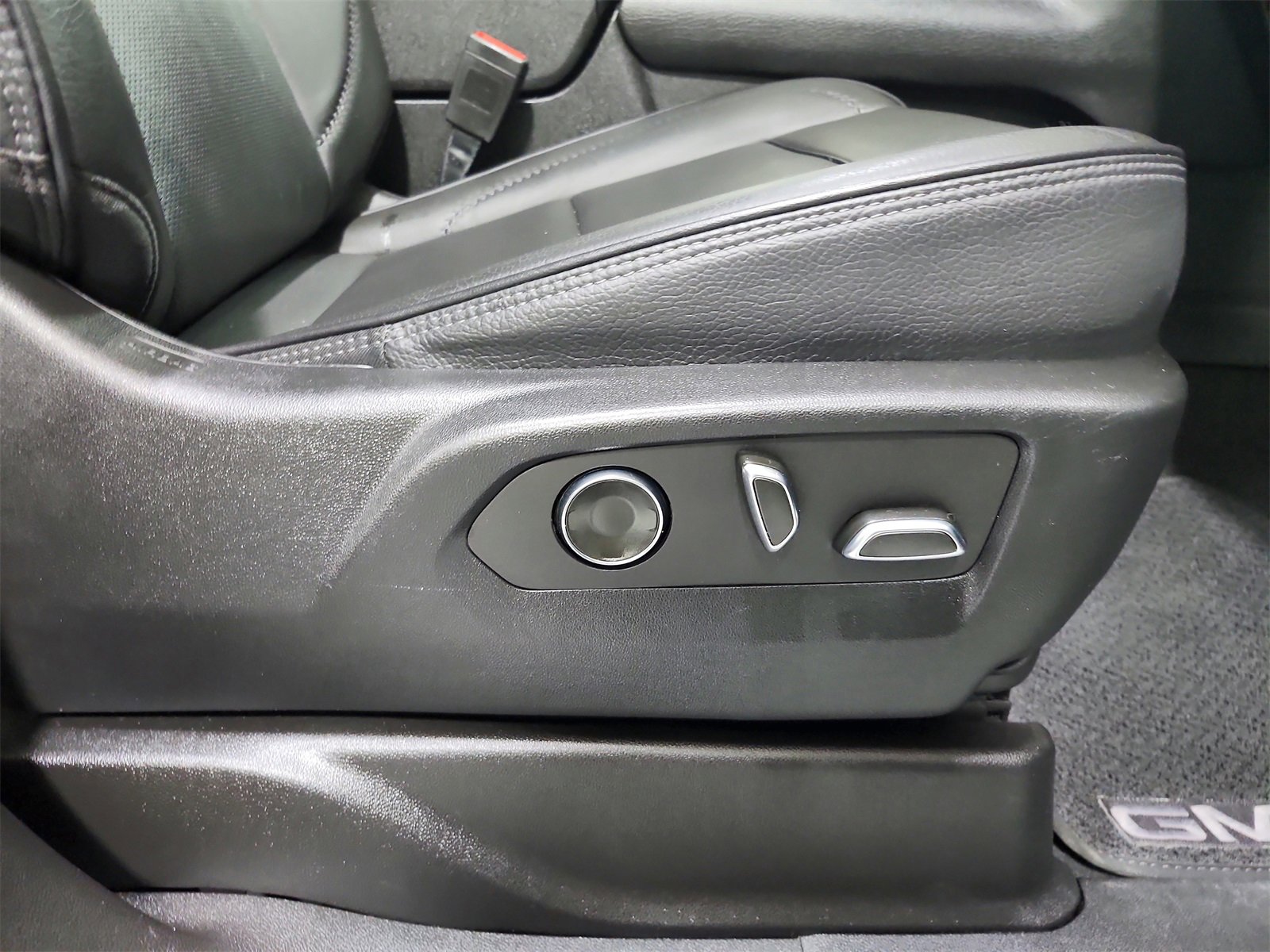 Used 2023 GMC Yukon Denali image 45