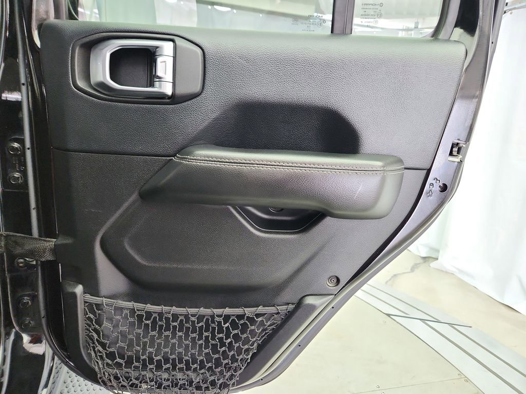 Used 2018 Jeep Wrangler Unlimited Sahara w/ Dual Top Group image 29