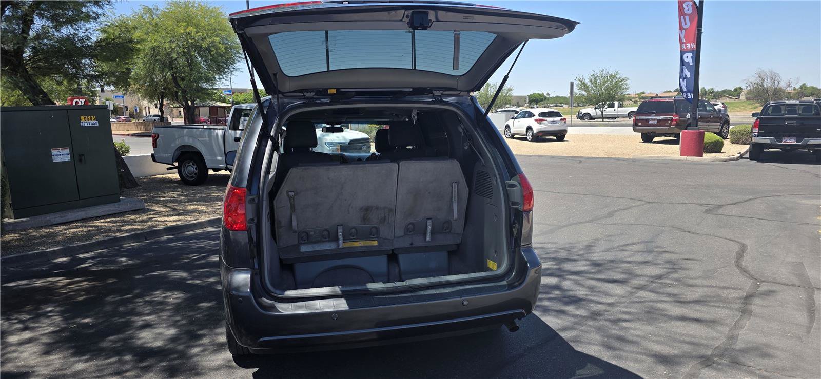 Used 2009 Toyota Sienna XLE FWD image 11