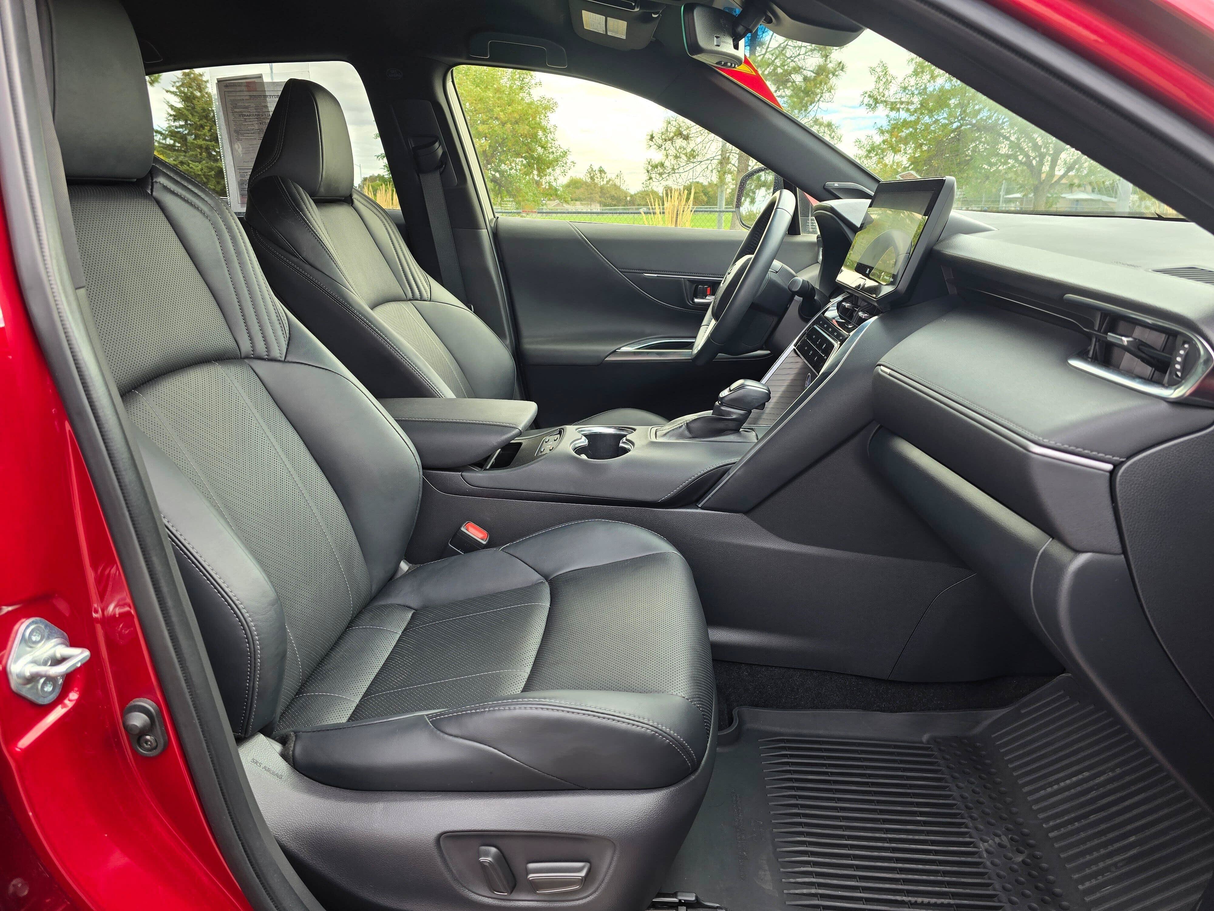Certified 2021 Toyota Venza XLE w/ Softex Package AWD/4WD image 11