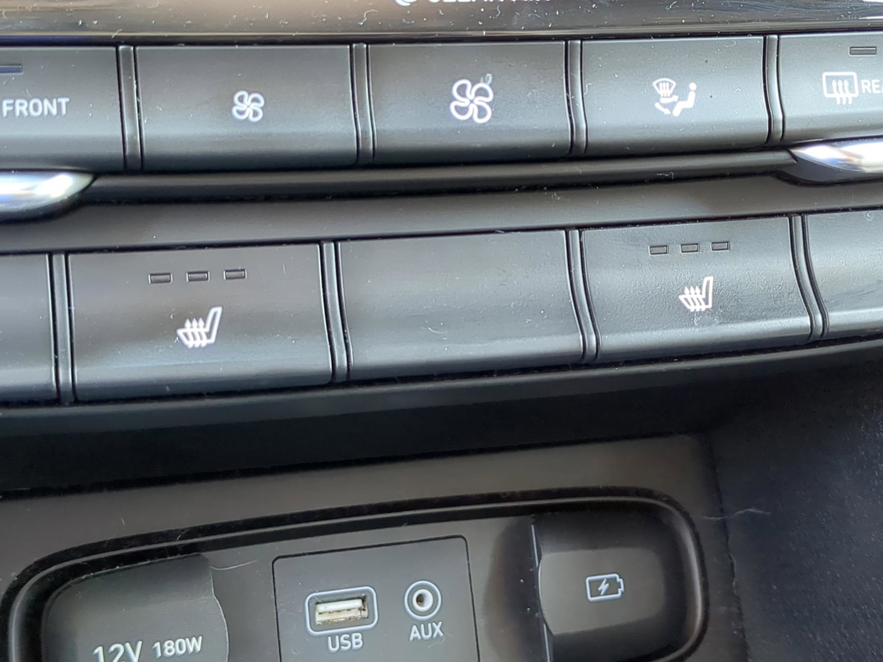 Used 2019 Hyundai Santa Fe SEL FWD image 12