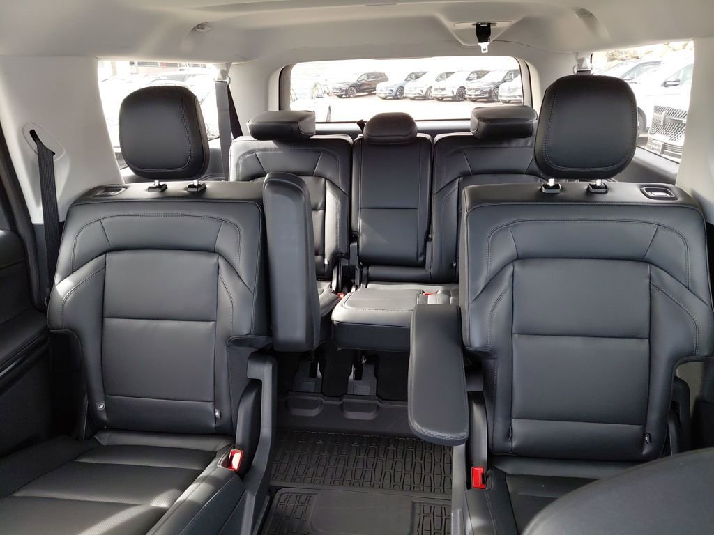 New 2026 Lincoln Navigator L Premier image 17