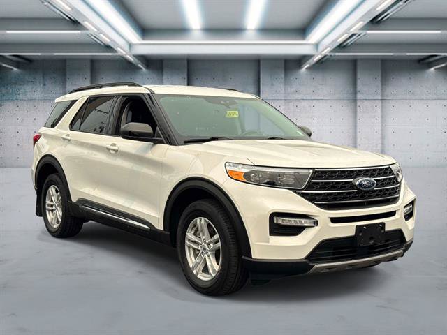 Certified 2023 Ford Explorer XLT w/ Equipment Group 202A AWD/4WD image 3