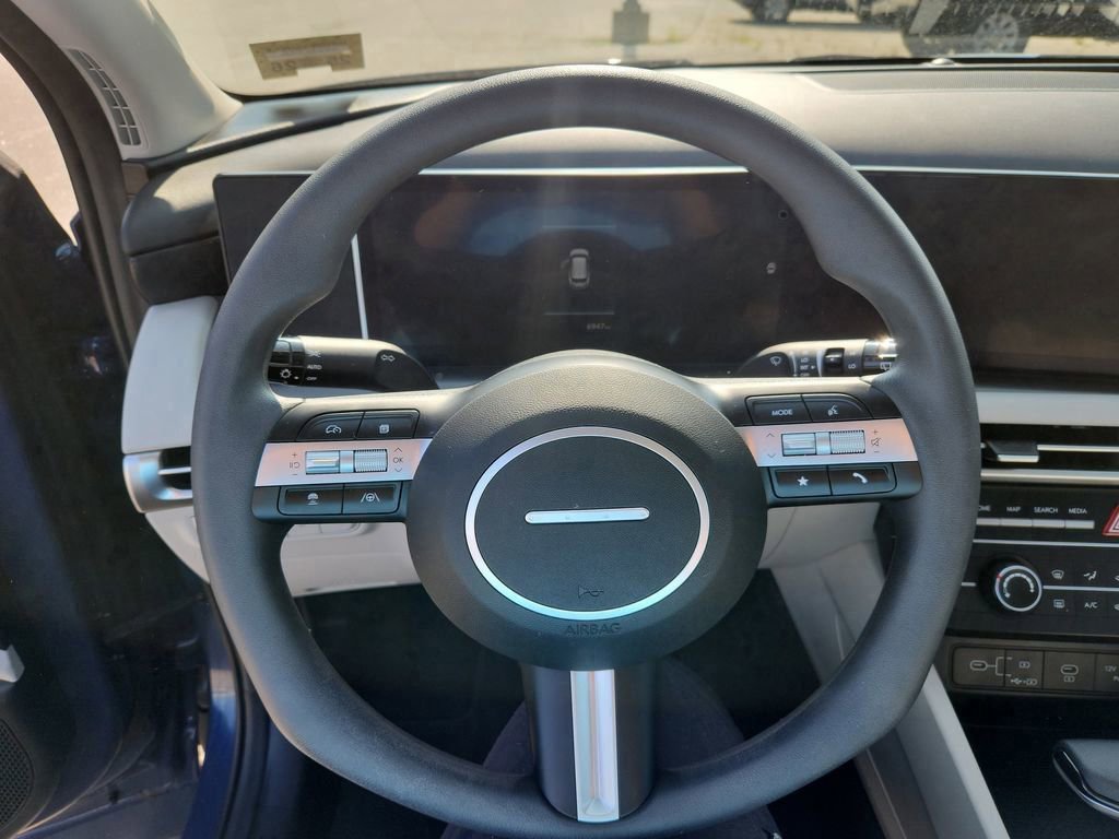 Used 2025 Hyundai Tucson SE image 13