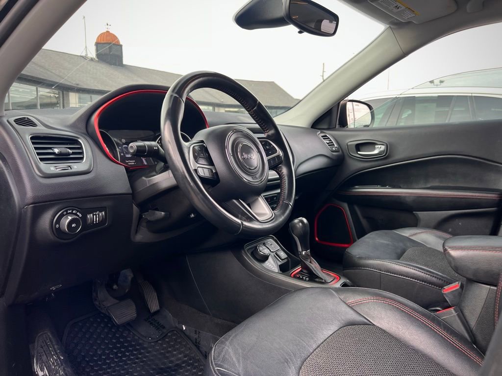 Used 2018 Jeep Compass Trailhawk AWD/4WD image 2