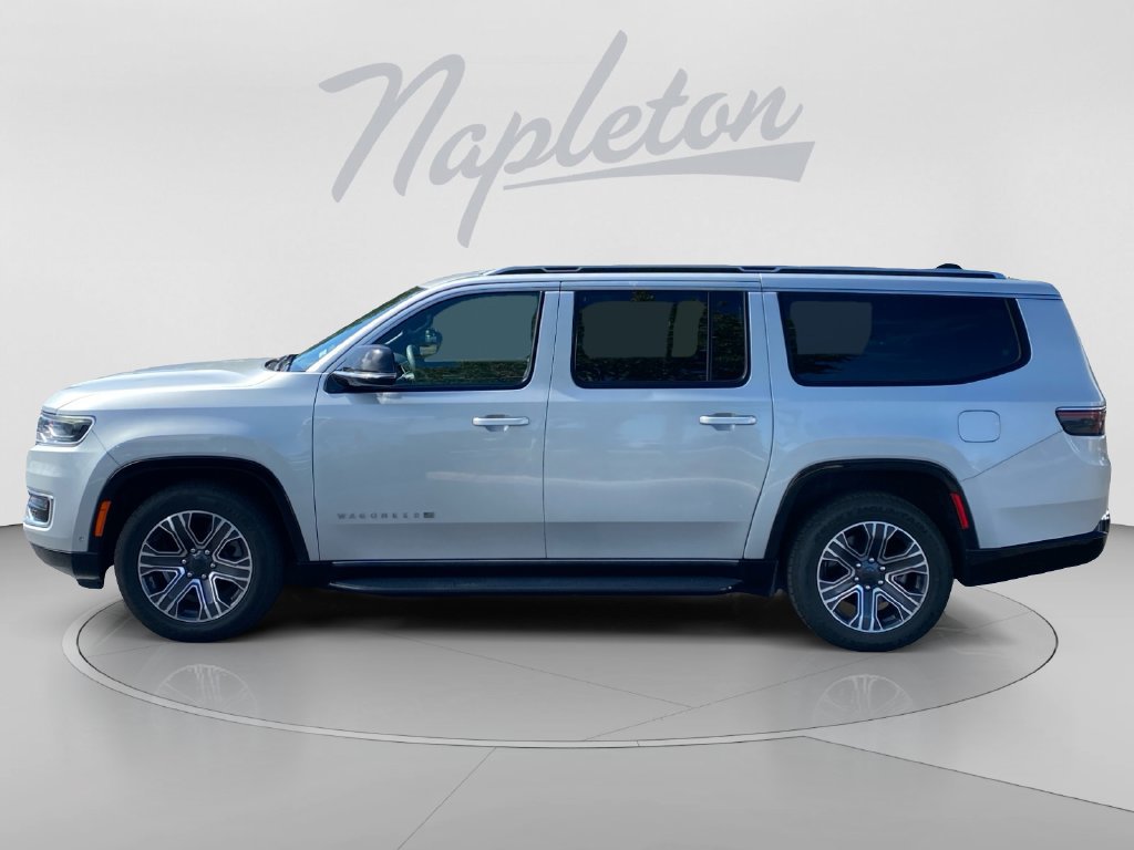 Used 2024 Jeep Wagoneer L Series II w/ Flexible Seating Group RWD image 2