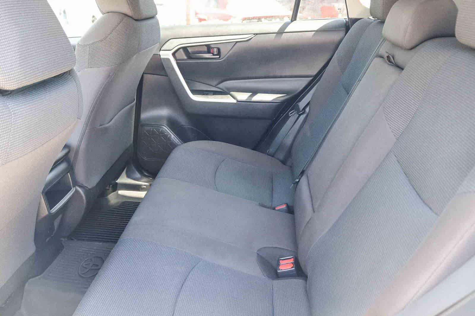 Used 2021 Toyota RAV4 LE FWD image 15