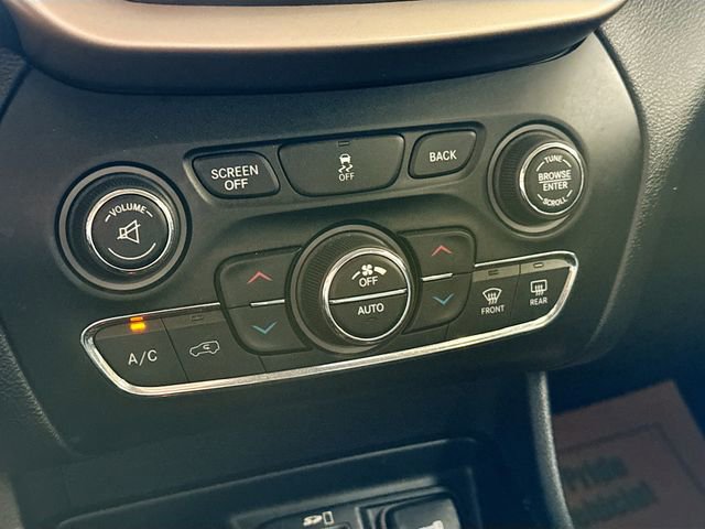 Used 2014 Jeep Cherokee Limited image 16