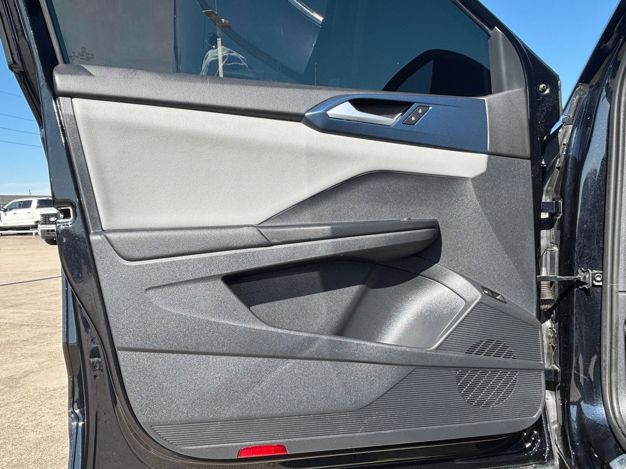 Used 2023 Volkswagen Taos SE image 13