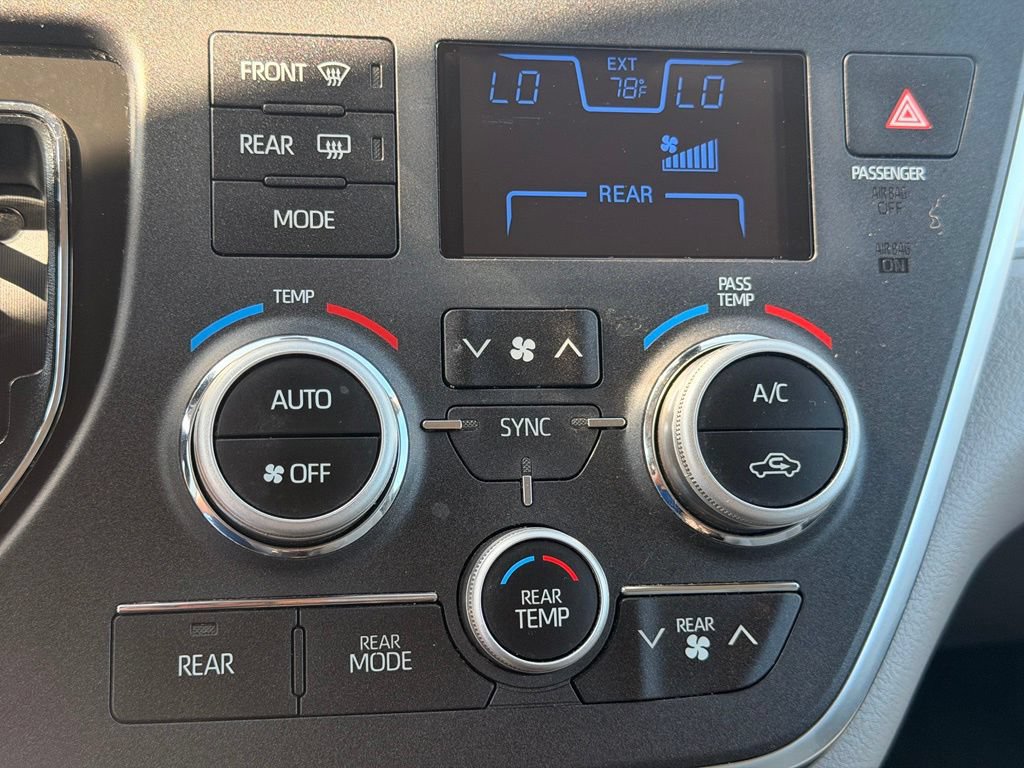 Used 2019 Toyota Sienna LE FWD image 28