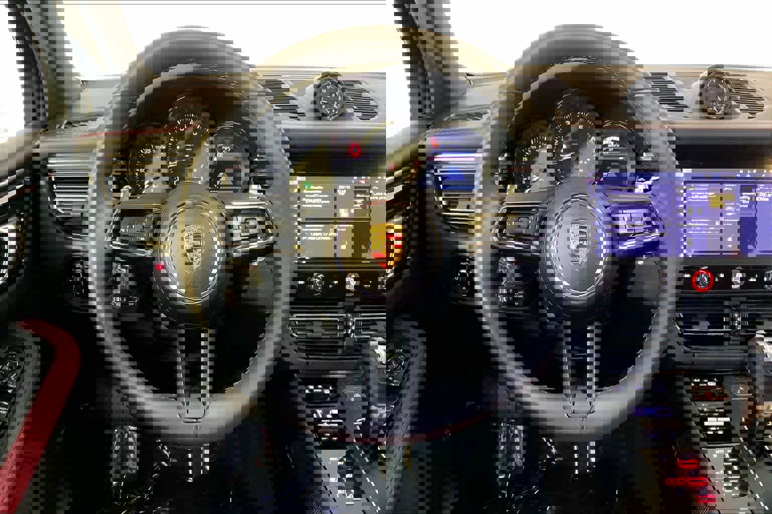 Used 2025 Porsche Macan image 15