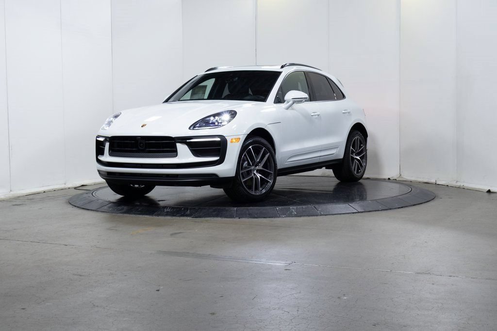 Certified 2025 Porsche Macan video 1