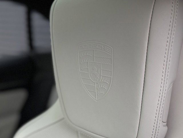 Certified 2025 Porsche Macan 4 Electric image 31