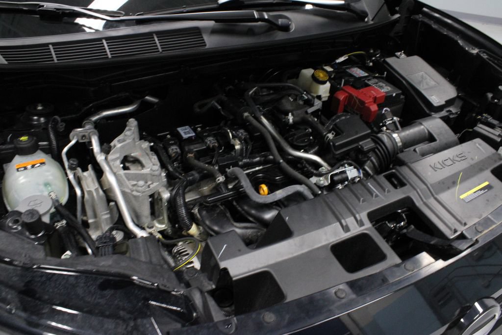 Certified 2025 Nissan Kicks SR AWD/4WD image 12