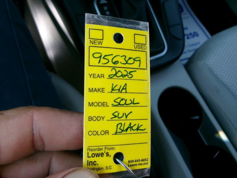 Used 2025 Kia Soul LX FWD image 29