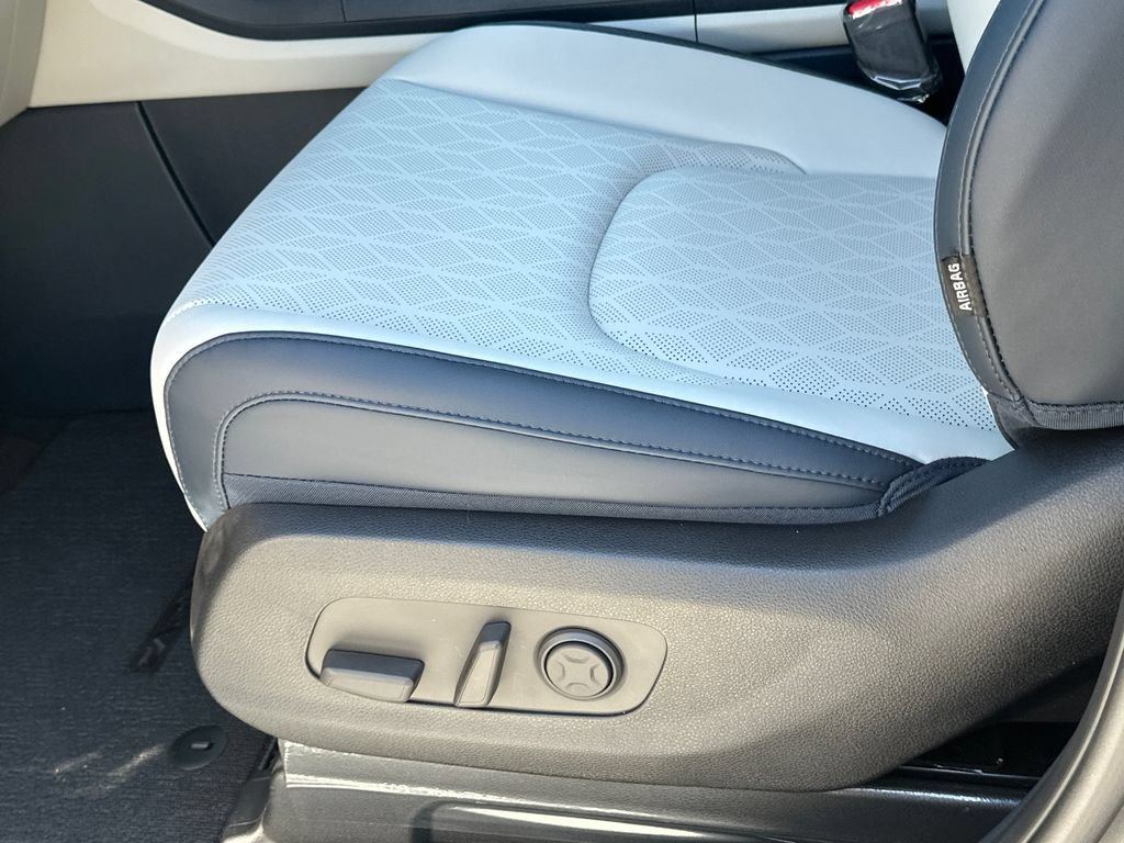 New 2026 Kia Carnival EX FWD image 20