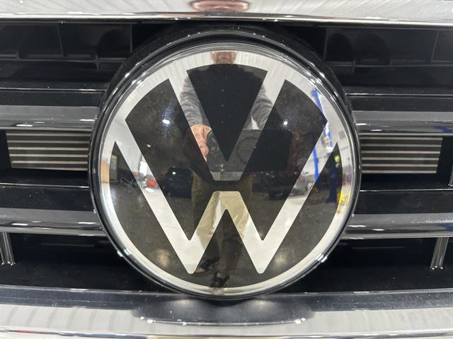 Certified 2024 Volkswagen Tiguan SE R-Line image 9