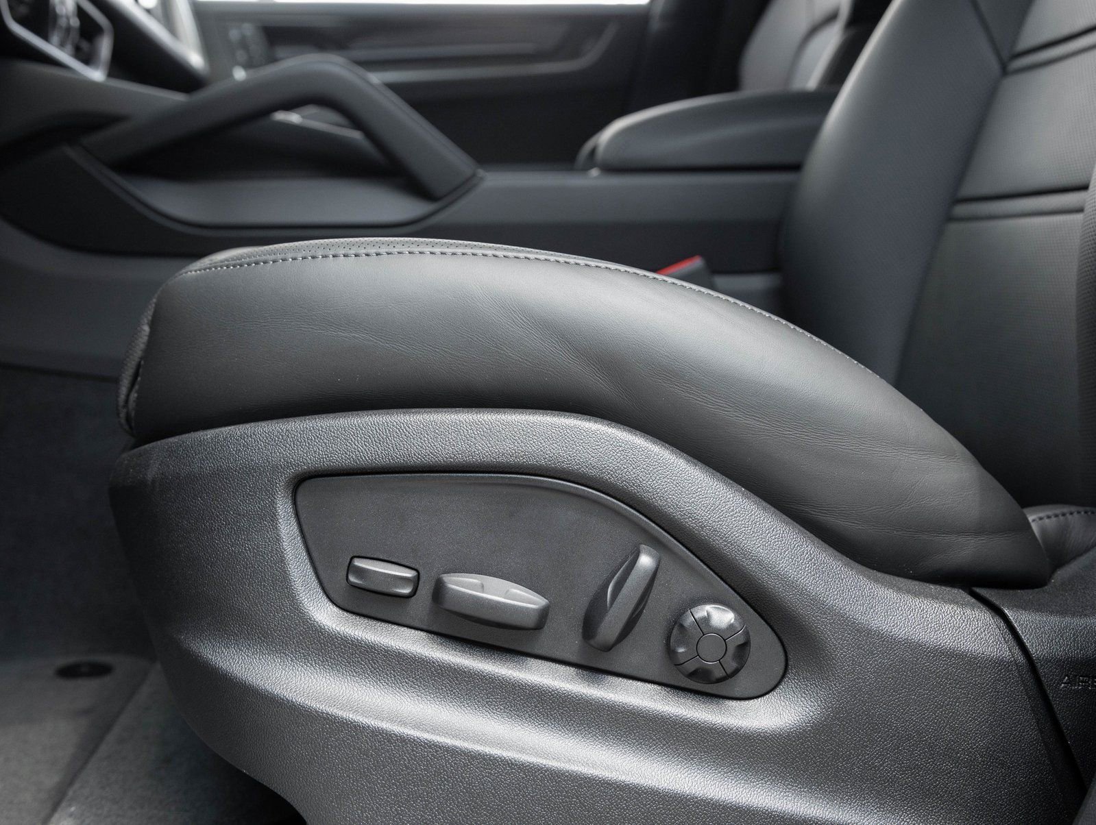 Used 2025 Porsche Cayenne Turbo image 23