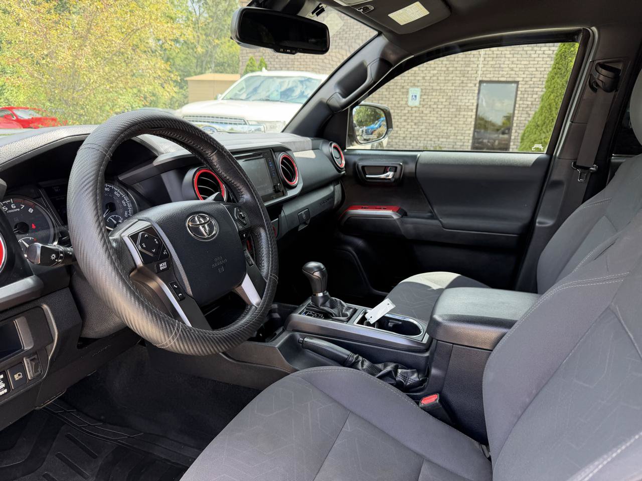 Used 2019 Toyota Tacoma TRD Sport w/ Technology Package AWD/4WD image 12