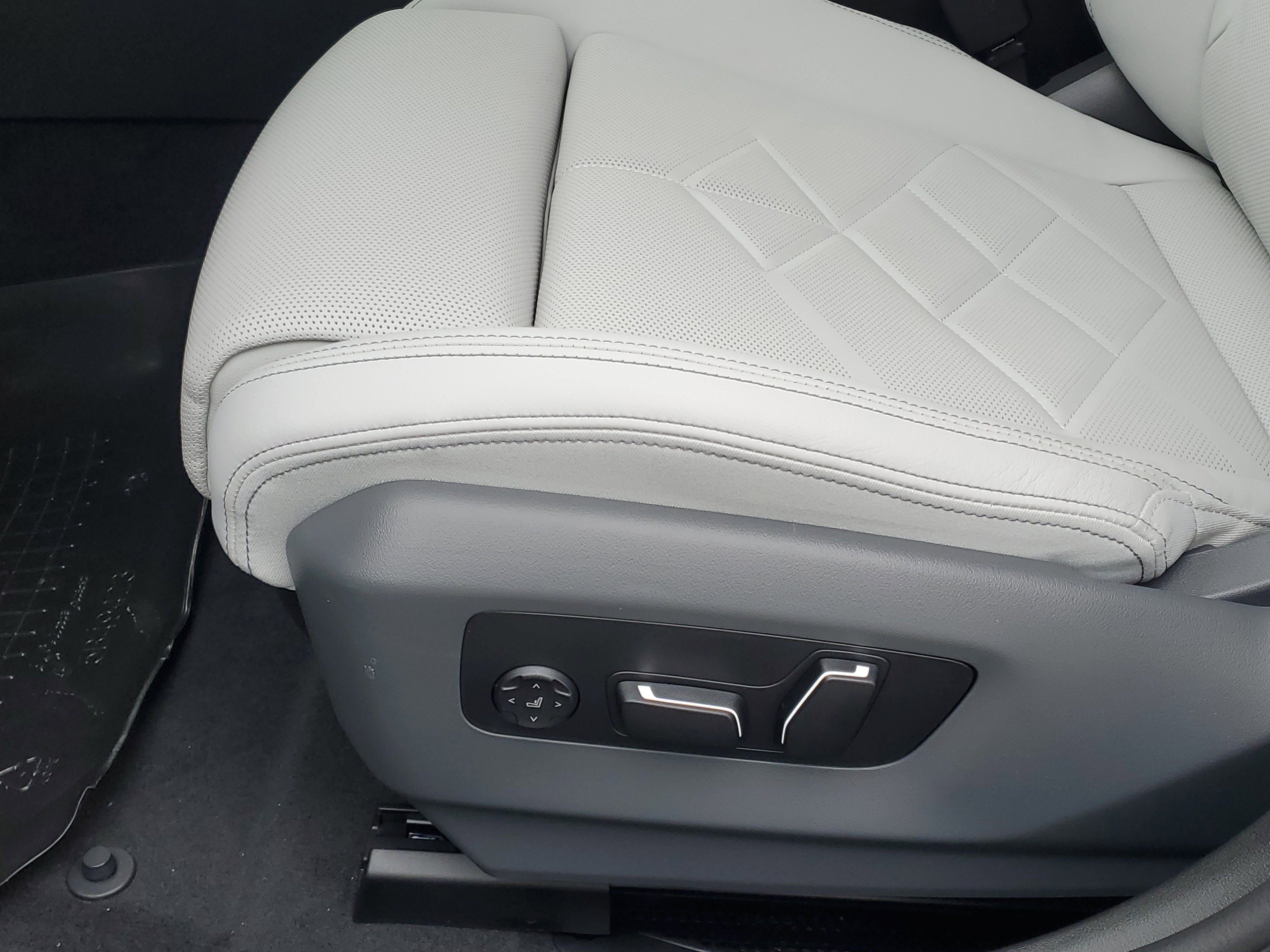 New 2026 BMW 540i xDrive w/ Executive Package image 8