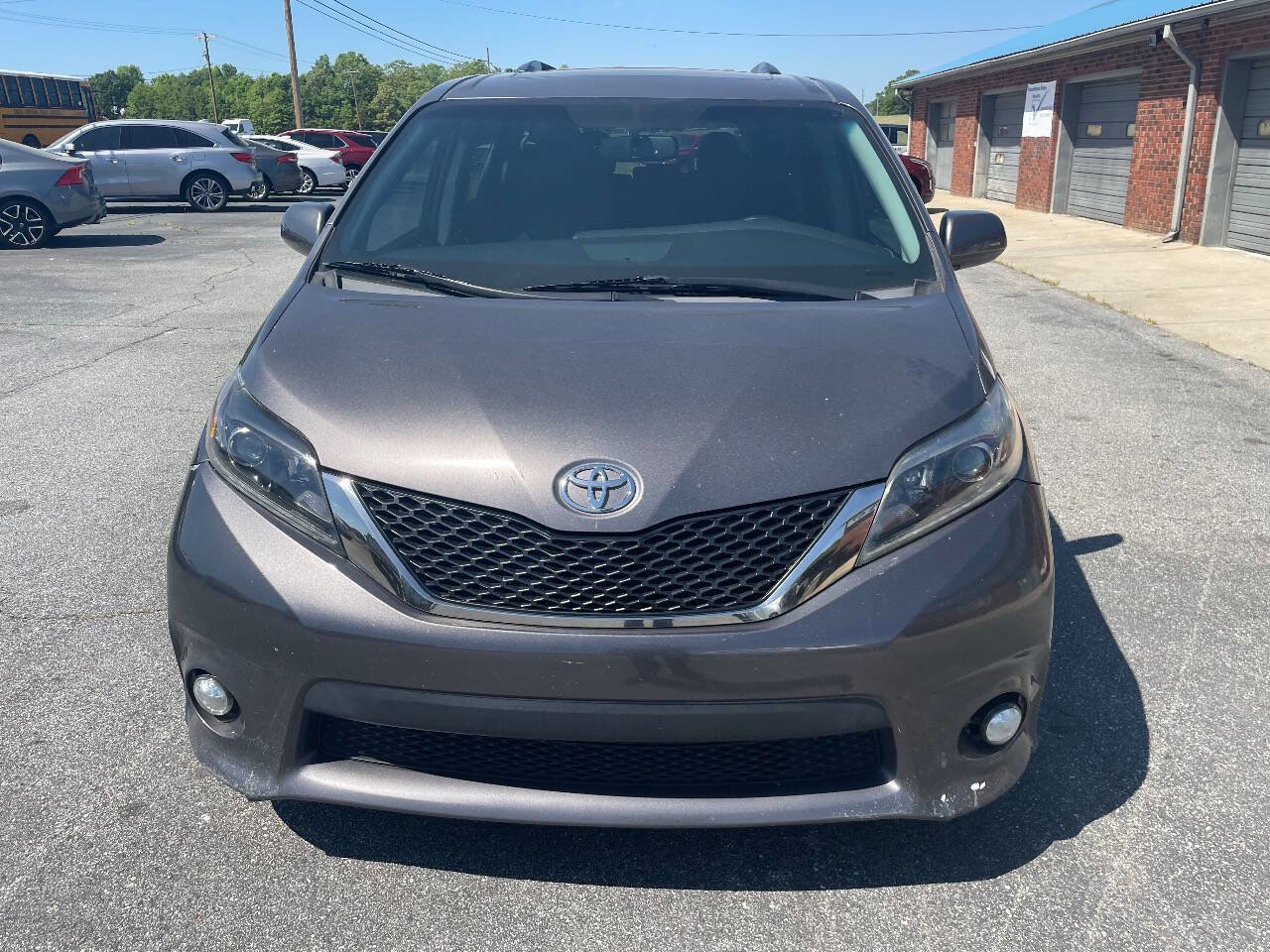 Used 2016 Toyota Sienna SE Premium FWD image 12
