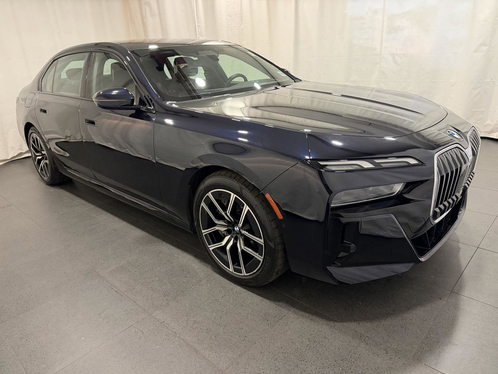 Used 2023 BMW 760i xDrive image 7