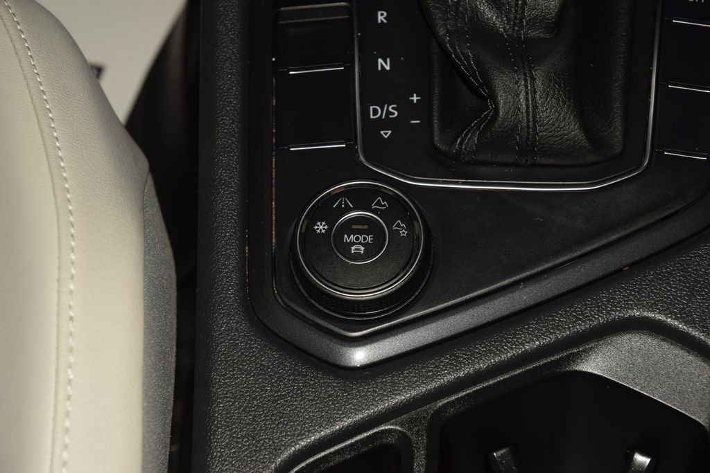 Used 2019 Volkswagen Tiguan SE w/ Panoramic Sunroof Package AWD/4WD image 30