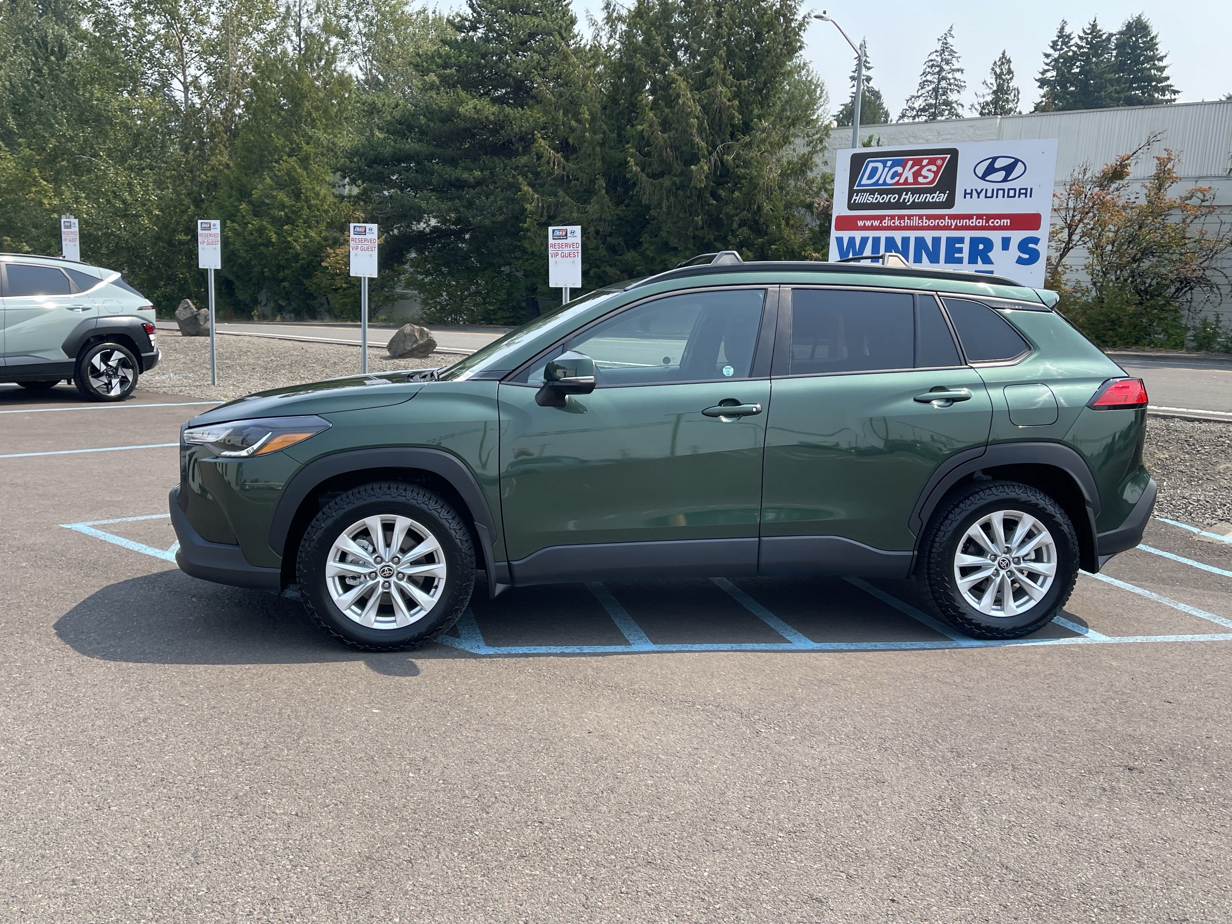 Used 2022 Toyota Corolla Cross LE w/ Moonroof Package AWD/4WD image 2