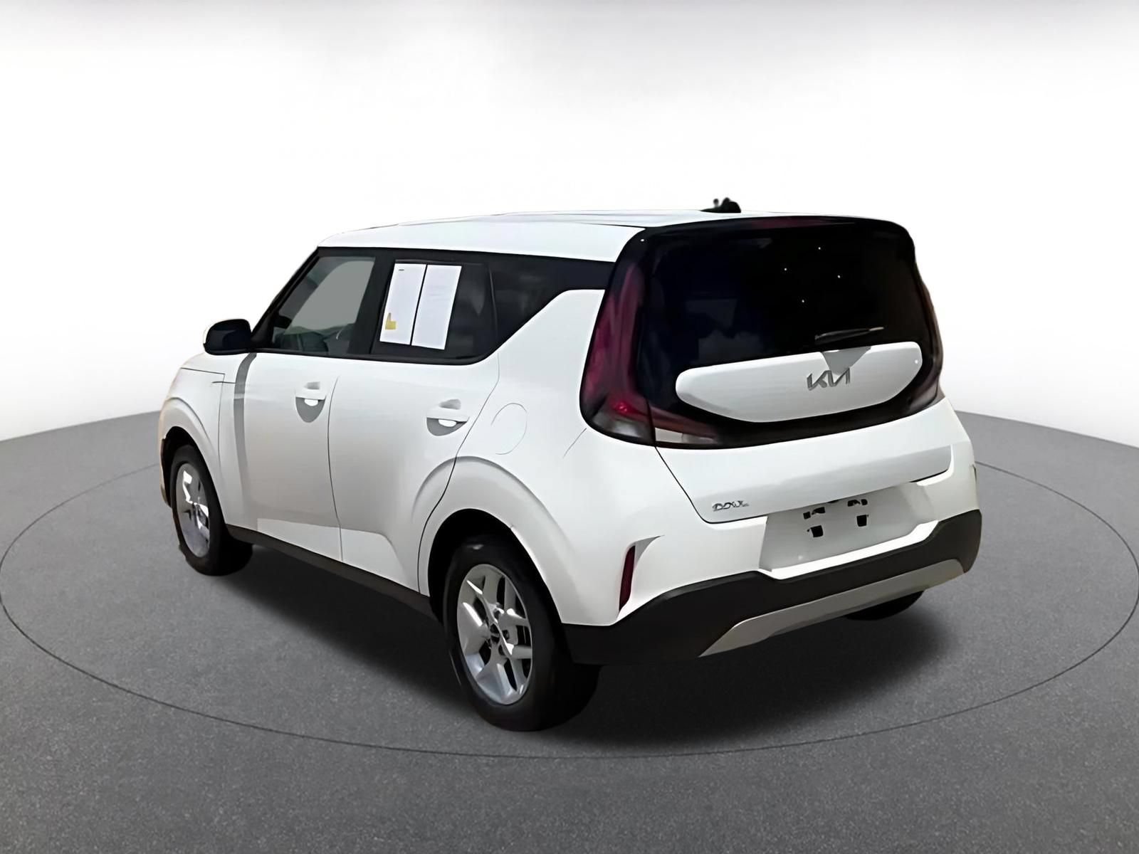 Used 2025 Kia Soul LX w/ LX Technology Package FWD image 11