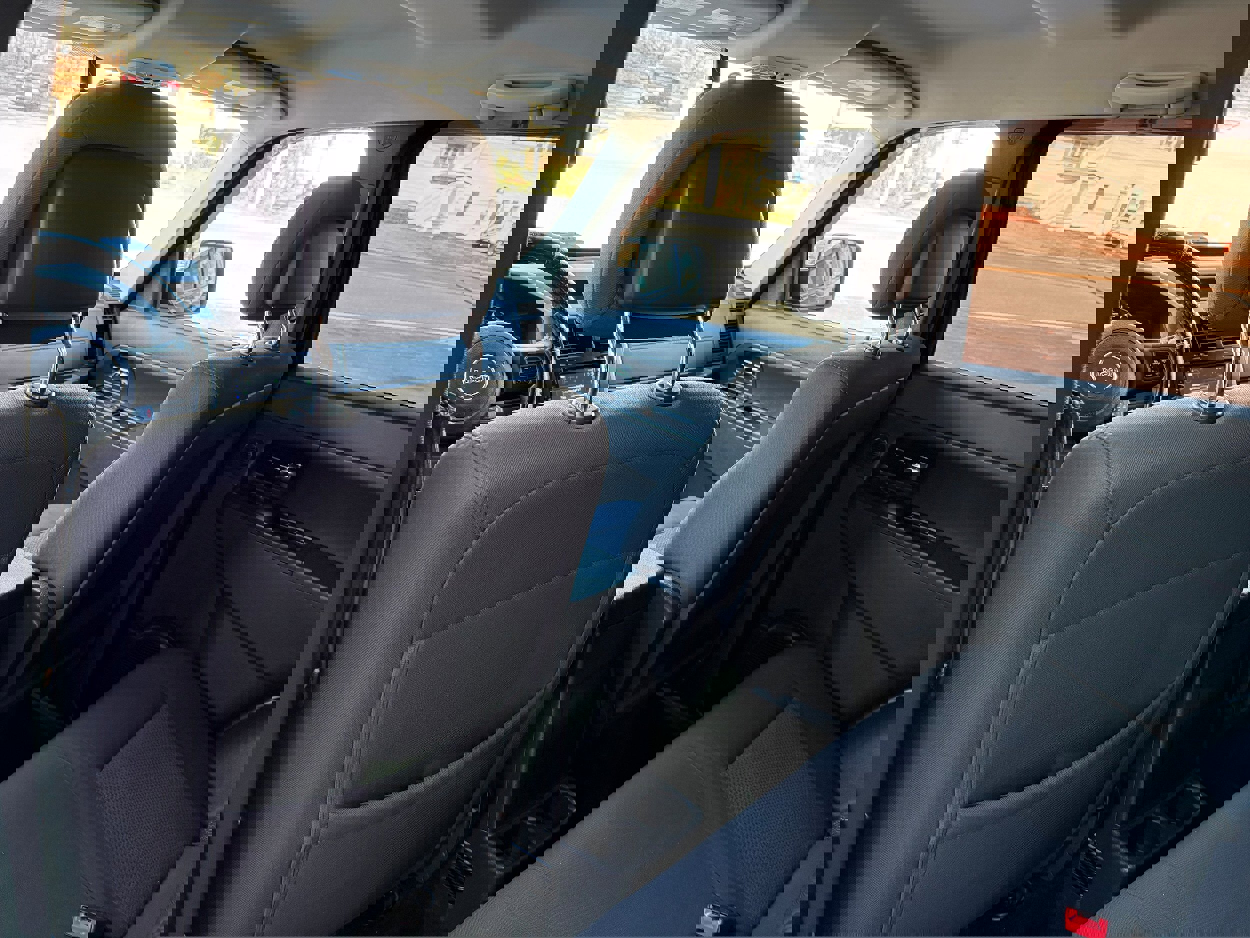 Used 2011 Jeep Liberty Sport image 16