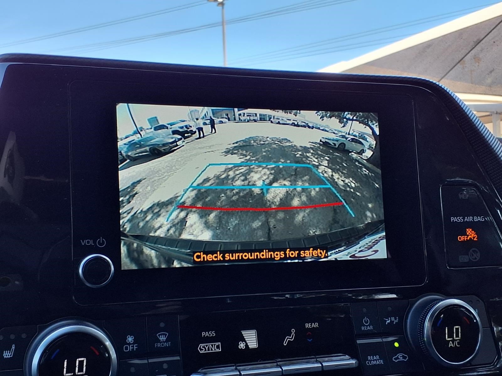 Used 2024 Toyota Highlander LE AWD/4WD image 16