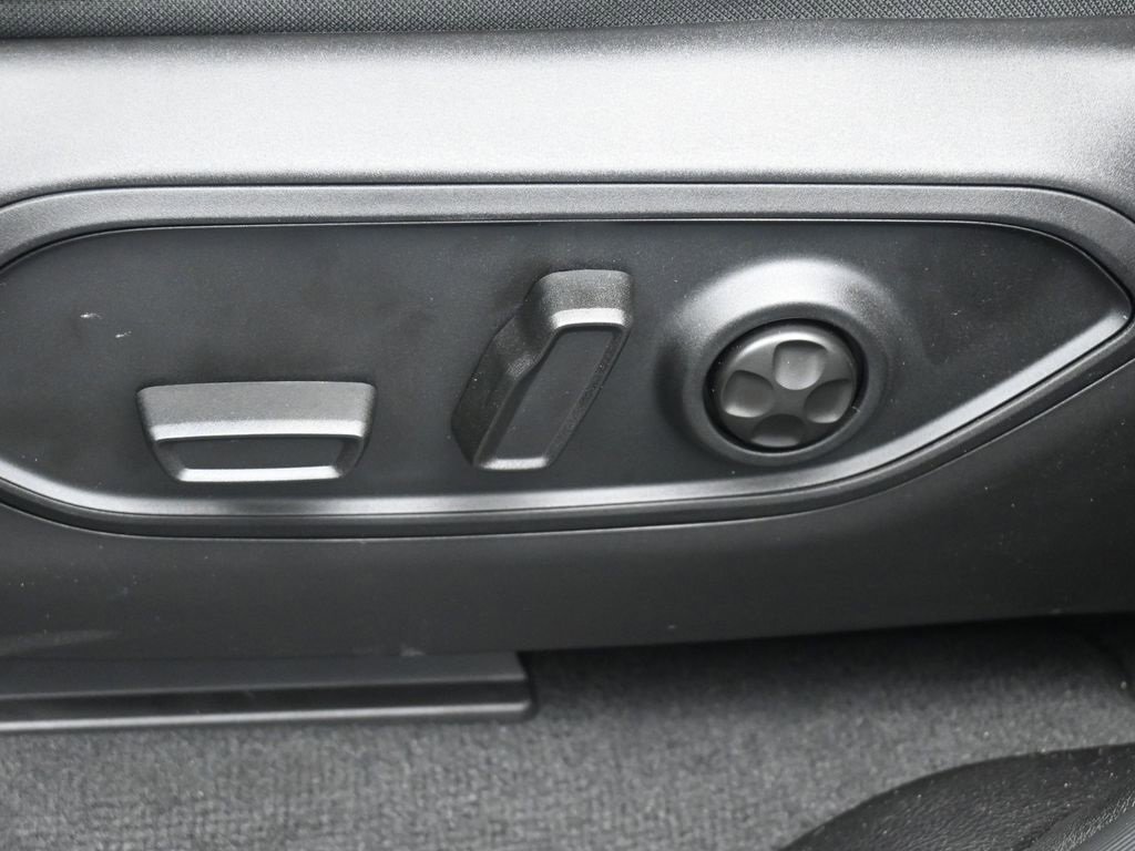 New 2025 Jeep Grand Cherokee L Limited w/ Black Appearance Package image 18