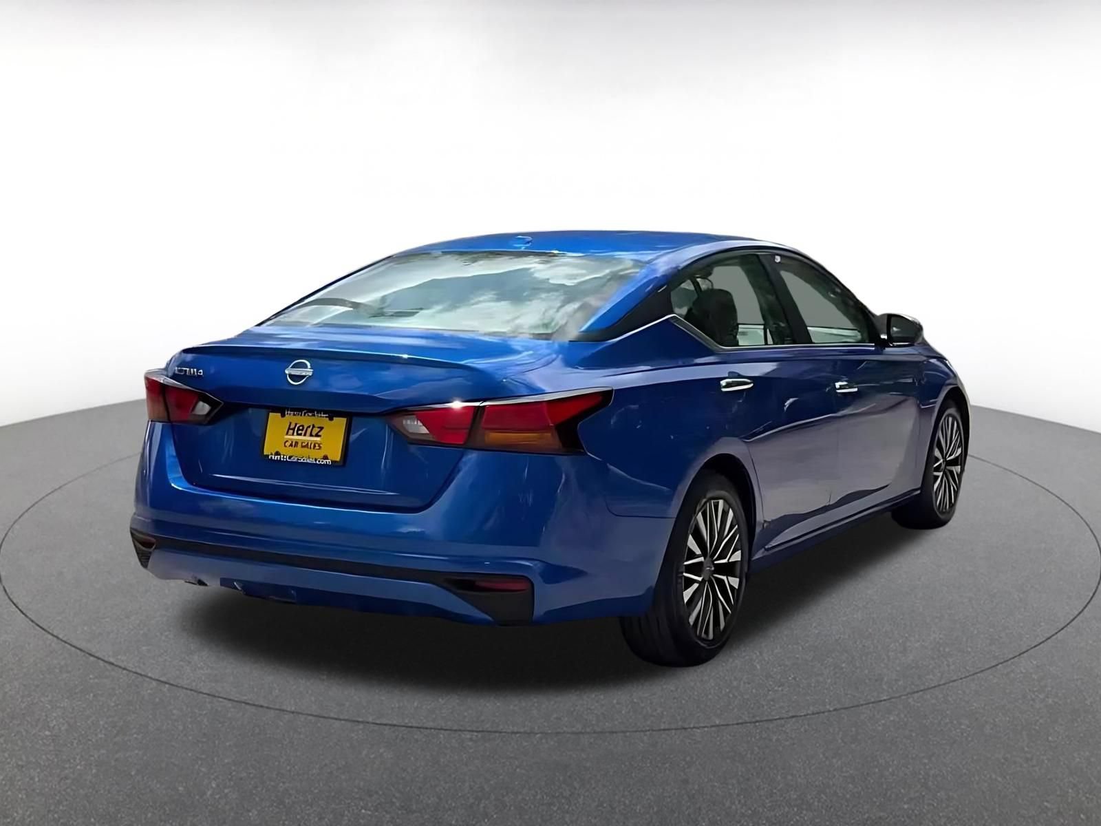 Used 2025 Nissan Altima 2.5 SV FWD image 11