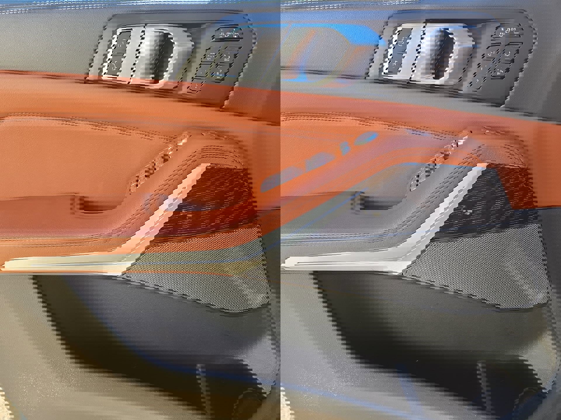 Used 2023 BMW X7 xDrive40i w/ Executive Package image 15