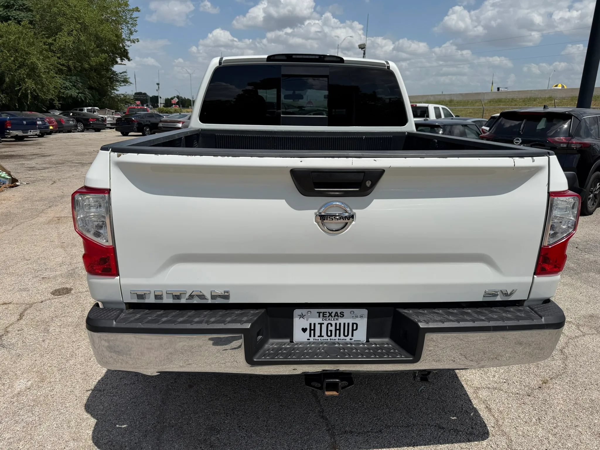 Used 2017 Nissan Titan SV RWD image 6