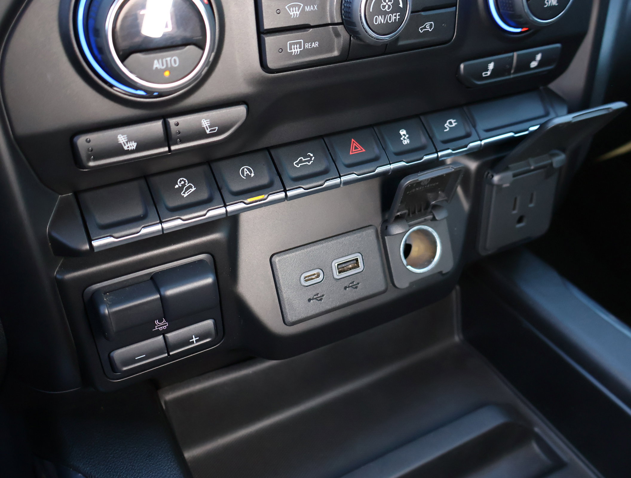 Used 2020 Chevrolet Silverado 1500 RST w/ Texas Edition image 6