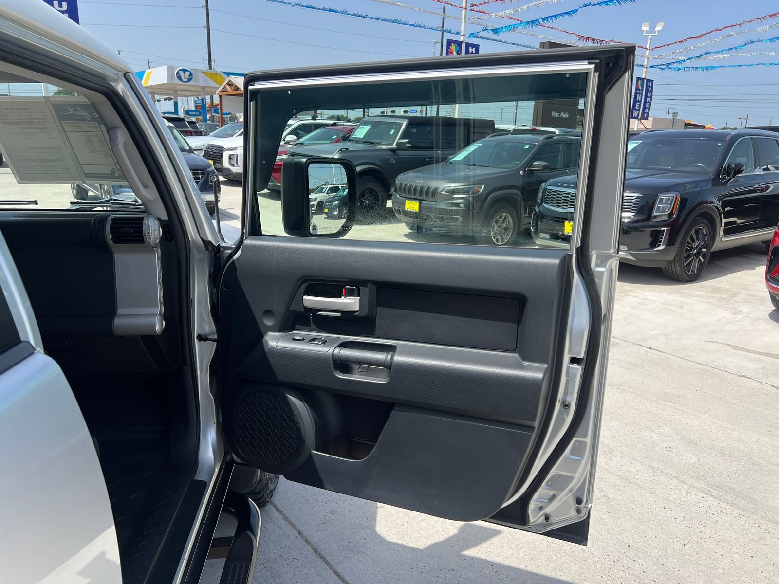 Used 2007 Toyota FJ Cruiser 4WD image 14