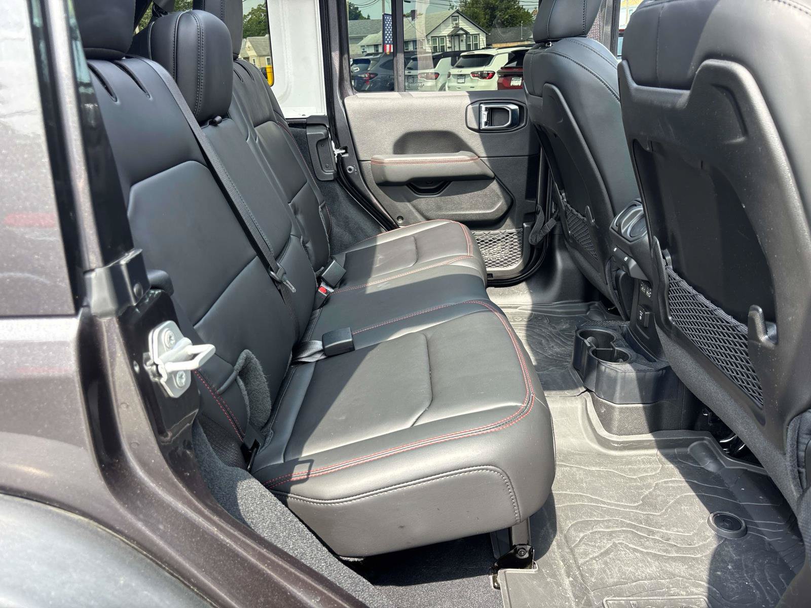 Certified 2025 Jeep Wrangler Unlimited Rubicon w/ Convenience Group AWD/4WD image 17