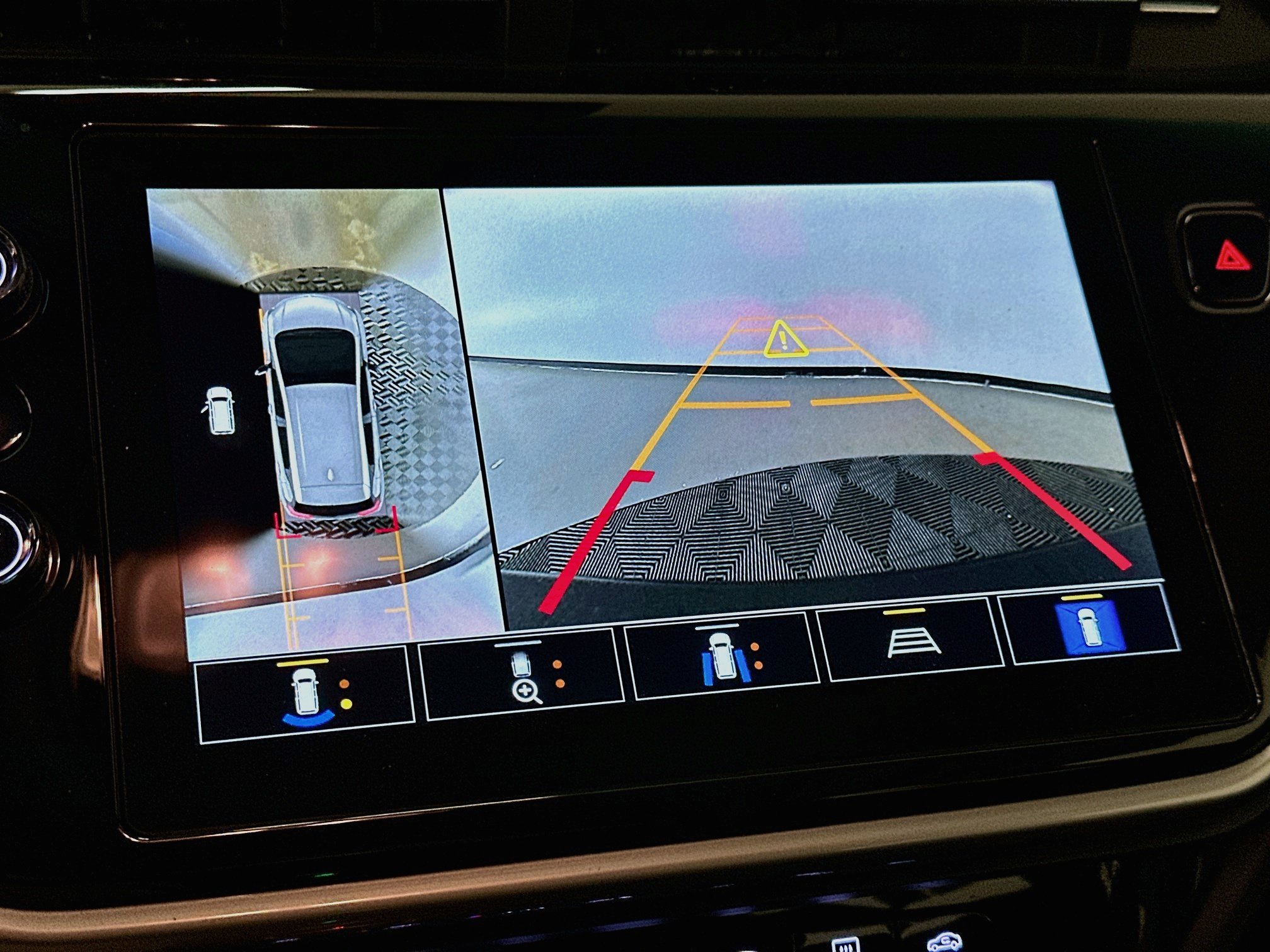 Used 2023 Chevrolet Bolt LT w/ Infotainment Package FWD image 23