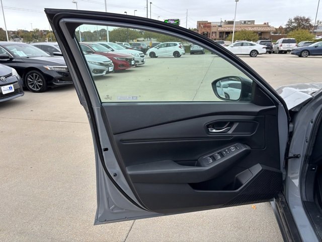 Certified 2025 Honda Accord SE image 9