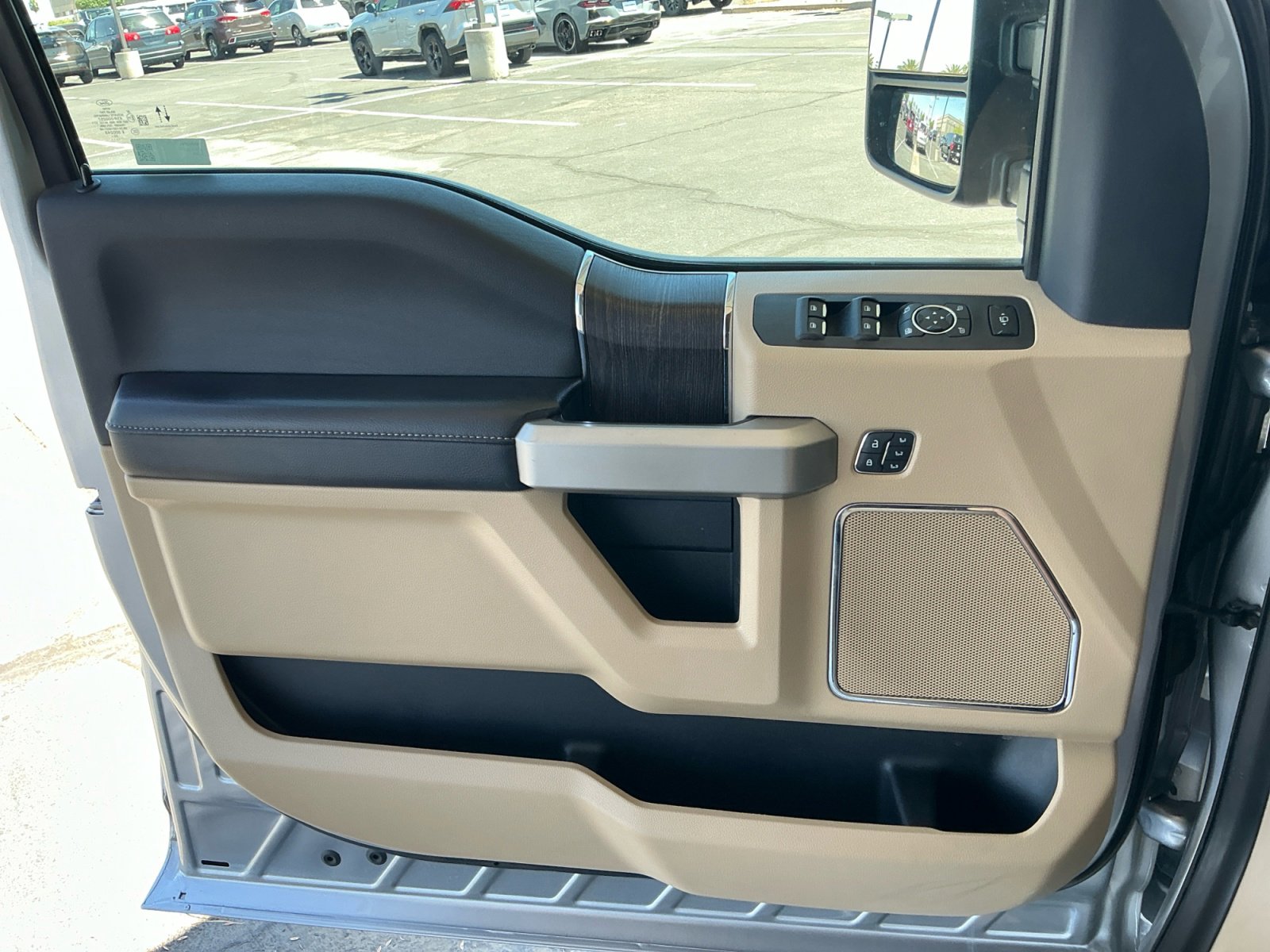 Used 2021 Ford F350 Lariat w/ Lariat Ultimate Package AWD/4WD image 13