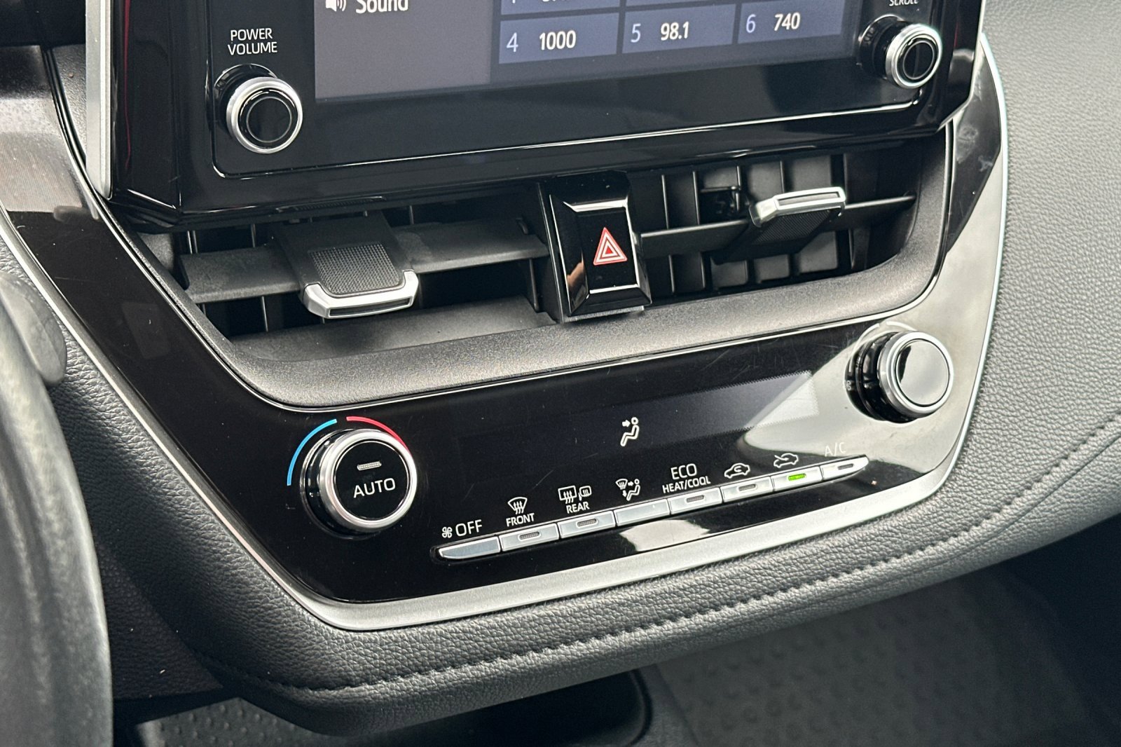 Certified 2020 Toyota Corolla SE image 24