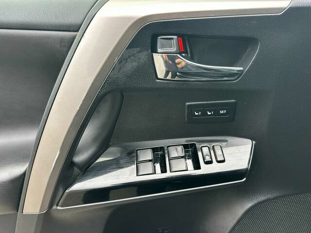 Used 2018 Toyota RAV4 Limited AWD/4WD image 11