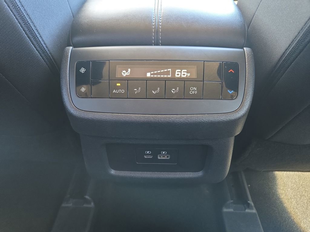 Used 2024 Nissan Pathfinder SV image 21