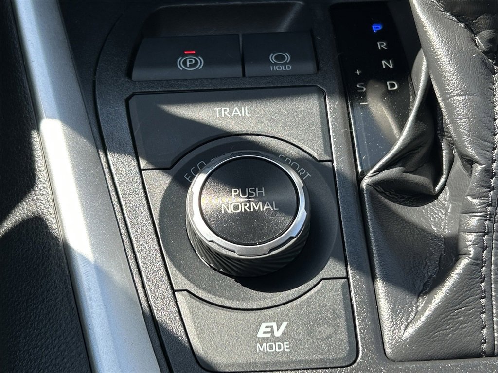 Used 2022 Toyota RAV4 XLE image 15