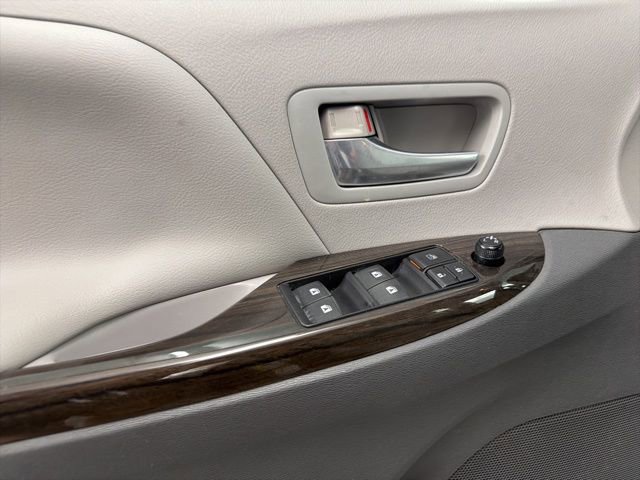 Used 2015 Toyota Sienna XLE w/ XLE Navigation Package image 28