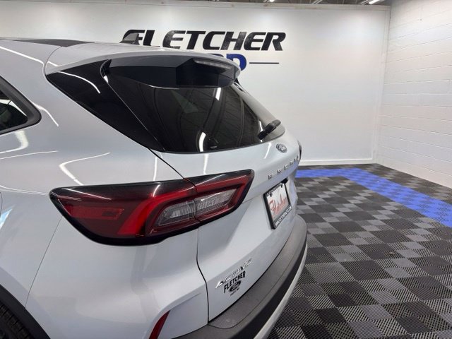 Used 2025 Ford Escape Active AWD/4WD image 8