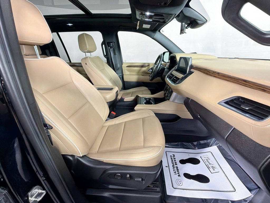 Used 2023 Chevrolet Suburban Premier w/ Premium Package image 32